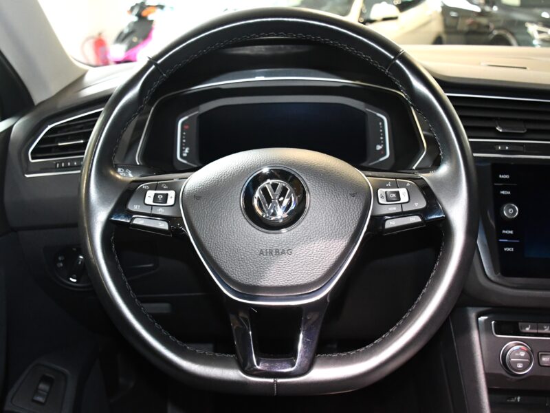 Volkswagen Tiguan R-Line Carat 2.0 TDI 150 DSG 4Motion GPS Virtual TO ACC Caméra Ergo Parc Assist Front Lane Side JA 19