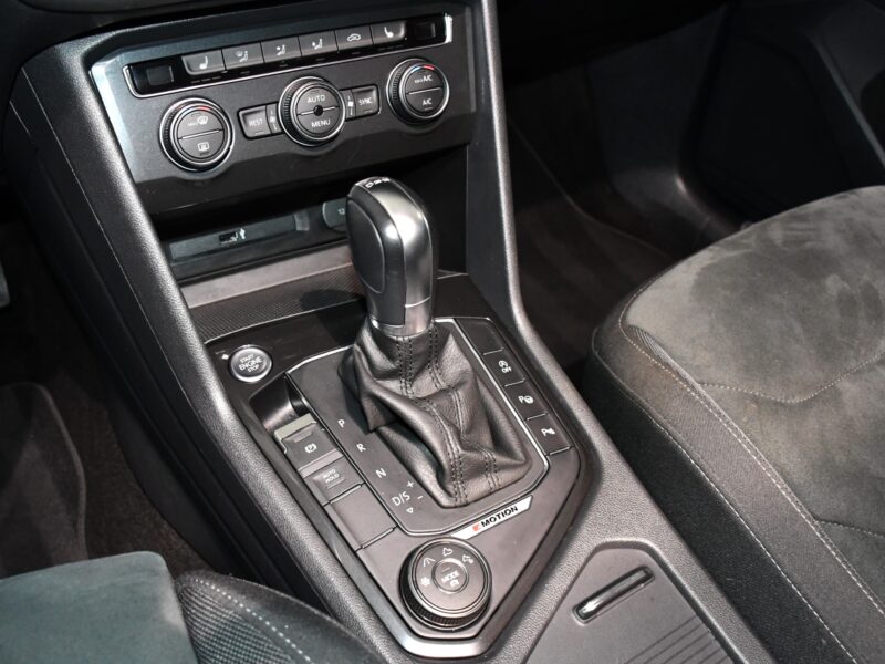 Volkswagen Tiguan R-Line Carat 2.0 TDI 150 DSG 4Motion GPS Virtual TO ACC Caméra Ergo Parc Assist Front Lane Side JA 19