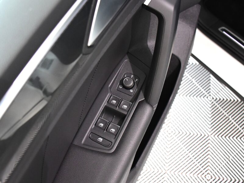 Volkswagen Tiguan R-Line Carat Exclusive 2.0 TDI 190 DSG 4Motion GPS Pro ACC DCC Car Play Front Lane Caméra JA 20 Suzuka