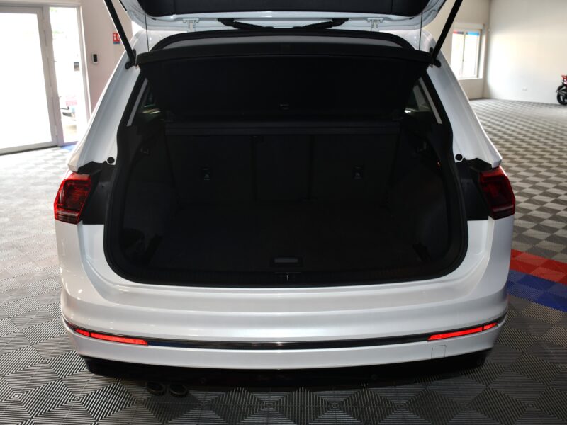 Volkswagen Tiguan R-Line Carat Exclusive 2.0 TDI 190 DSG 4Motion GPS Pro ACC DCC Car Play Front Lane Caméra JA 20 Suzuka