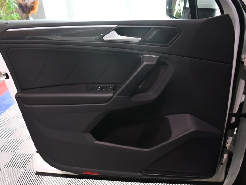 Volkswagen Tiguan R-Line Carat Exclusive 2.0 TDI 190 DSG 4Motion GPS Pro ACC DCC Car Play Front Lane Caméra JA 20 Suzuka
