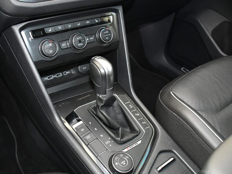Volkswagen Tiguan R-Line Carat Exclusive 2.0 TDI 190 DSG 4Motion GPS Pro ACC DCC Car Play Front Lane Caméra JA 20 Suzuka