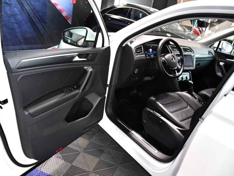 Volkswagen Tiguan R-Line Carat Exclusive 2.0 TDI 190 DSG 4Motion GPS Pro ACC DCC Car Play Front Lane Caméra JA 20 Suzuka