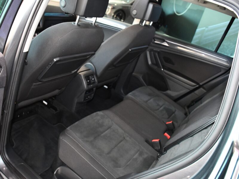 Volkswagen Tiguan R-Line Carat 2.0 TSI 180 4Motion DSG GPS Pro ACC TO Volant Chauffant Car Play Caméra Attelage JA 20