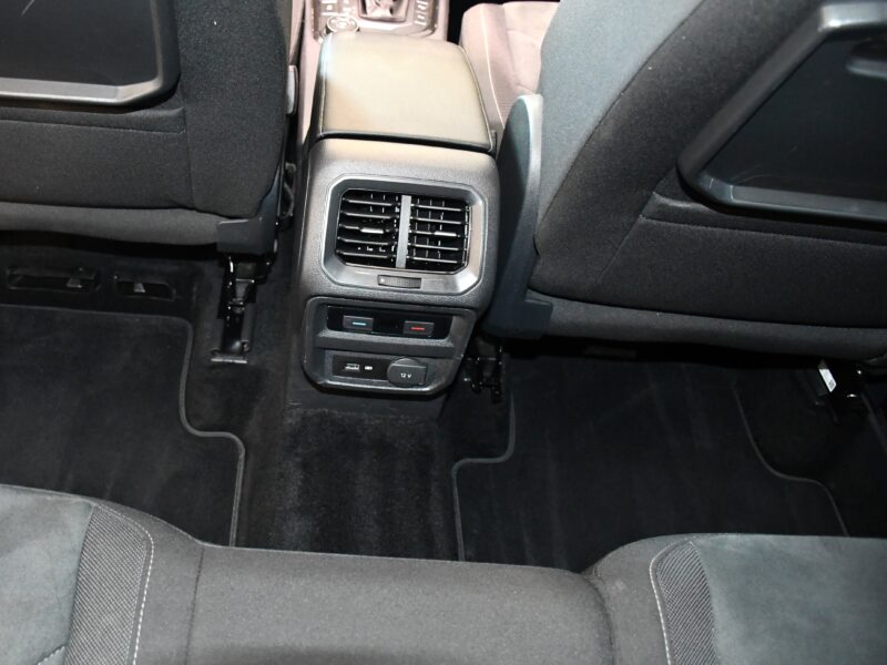 Volkswagen Tiguan R-Line Carat 2.0 TSI 180 4Motion DSG GPS Pro ACC TO Volant Chauffant Car Play Caméra Attelage JA 20