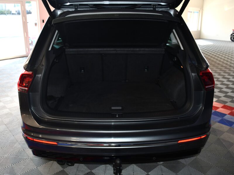 Volkswagen Tiguan R-Line Carat 2.0 TSI 180 4Motion DSG GPS Pro ACC TO Volant Chauffant Car Play Caméra Attelage JA 20