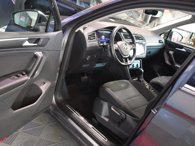 Volkswagen Tiguan R-Line Carat 2.0 TSI 180 4Motion DSG GPS Pro ACC TO Volant Chauffant Car Play Caméra Attelage JA 20