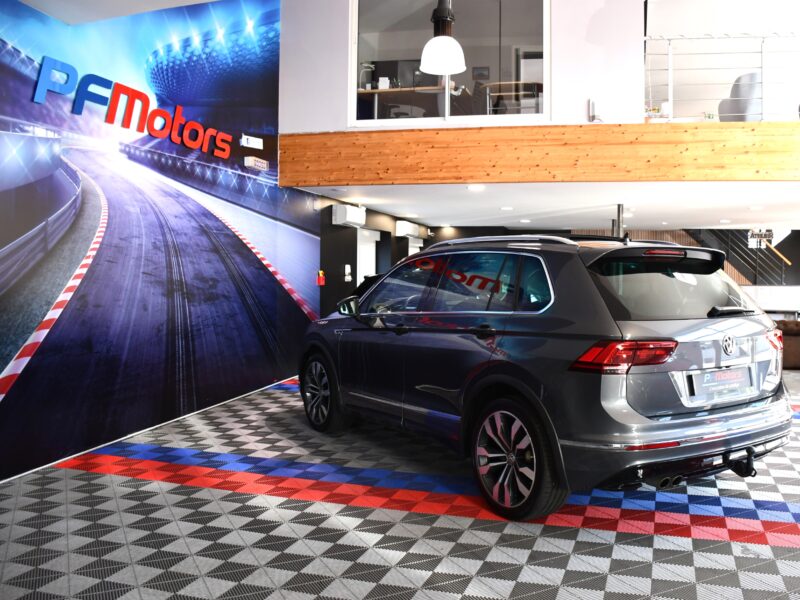 Volkswagen Tiguan R-Line Carat 2.0 TSI 180 4Motion DSG GPS Pro ACC TO Volant Chauffant Car Play Caméra Attelage JA 20