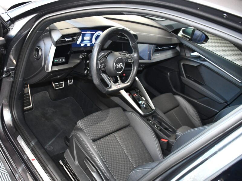 Audi S3 Berline 2.0 TFSI 310 Quattro S-Tronic GPS Virtual Car Play Pré Sense Efficience Drive Ressort HR JA 18 Garantie Audi 26/09/2025 ou 100.000 km