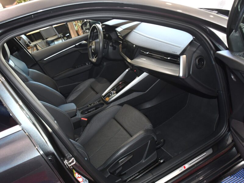 Audi S3 Berline 2.0 TFSI 310 Quattro S-Tronic GPS Virtual Car Play Pré Sense Efficience Drive Ressort HR JA 18 Garantie Audi 26/09/2025 ou 100.000 km