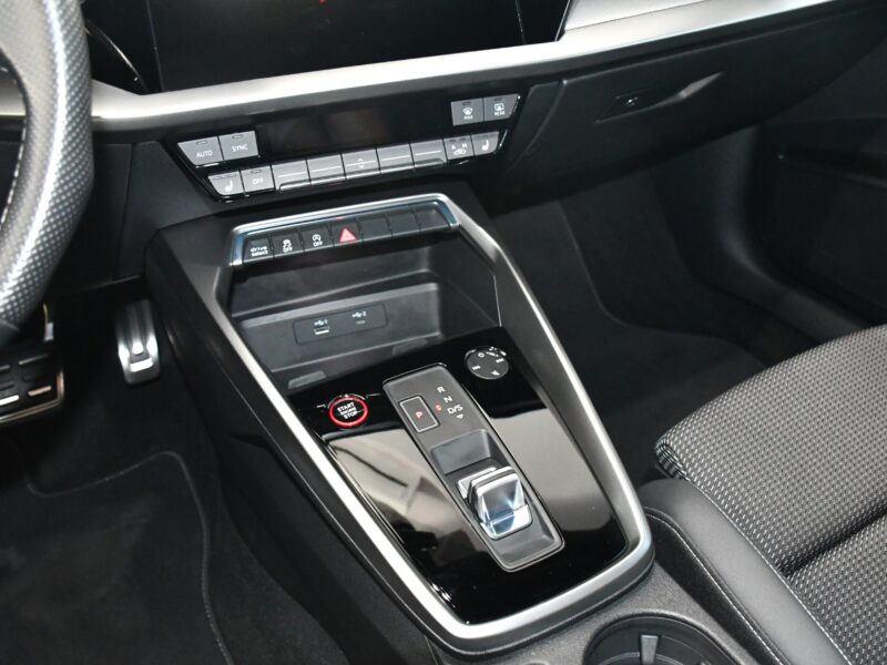 Audi S3 Berline 2.0 TFSI 310 Quattro S-Tronic GPS Virtual Car Play Pré Sense Efficience Drive Ressort HR JA 18 Garantie Audi 26/09/2025 ou 100.000 km