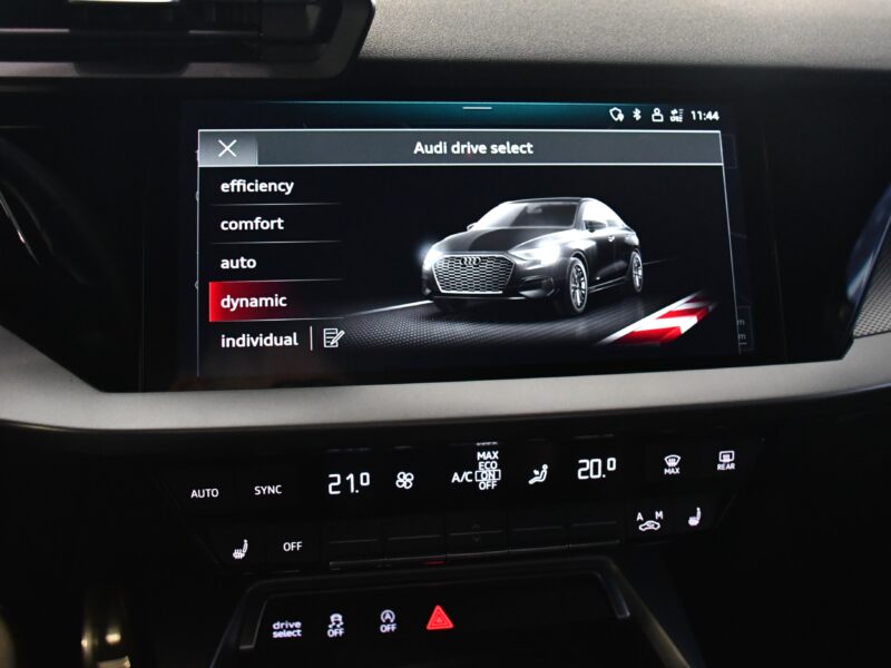 Audi S3 Berline 2.0 TFSI 310 Quattro S-Tronic GPS Virtual Car Play Pré Sense Efficience Drive Ressort HR JA 18 Garantie Audi 26/09/2025 ou 100.000 km
