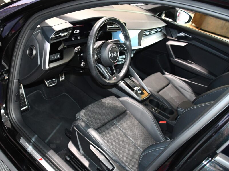 Audi A3 Sportback S-Line 35 TDI 150 S-Tronic GPS Virtual Caméra Lane Pré Sense Induction JA 19