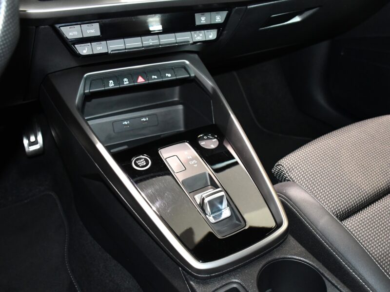 Audi A3 Sportback S-Line 35 TDI 150 S-Tronic GPS Virtual Caméra Lane Pré Sense Induction JA 19
