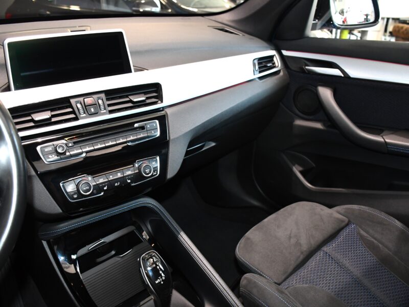 BMW X1 X-Drive 20D 190 M-Sport BVA GPS TO Hayon Caméra Régulateur Affichage Tête Haute Alcantara JA 19