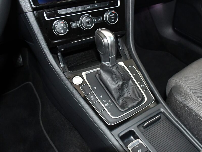 Volkswagen Golf 7 Carat 2.0 TDI 150 DSG GPS Car Play Caméra ACC Front JA 17