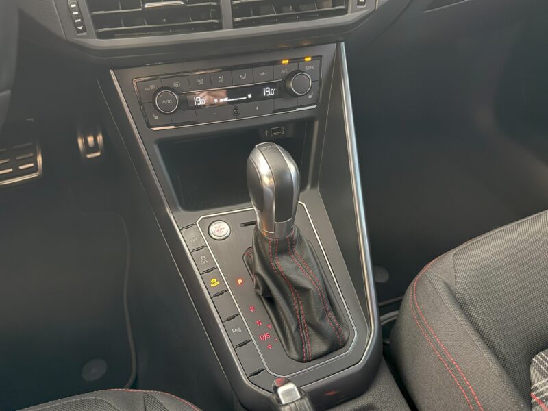 Volkswagen Polo GTI 2.0 TSI 200 DSG GPS Car Play Virtual Front Beats Mode JA 18