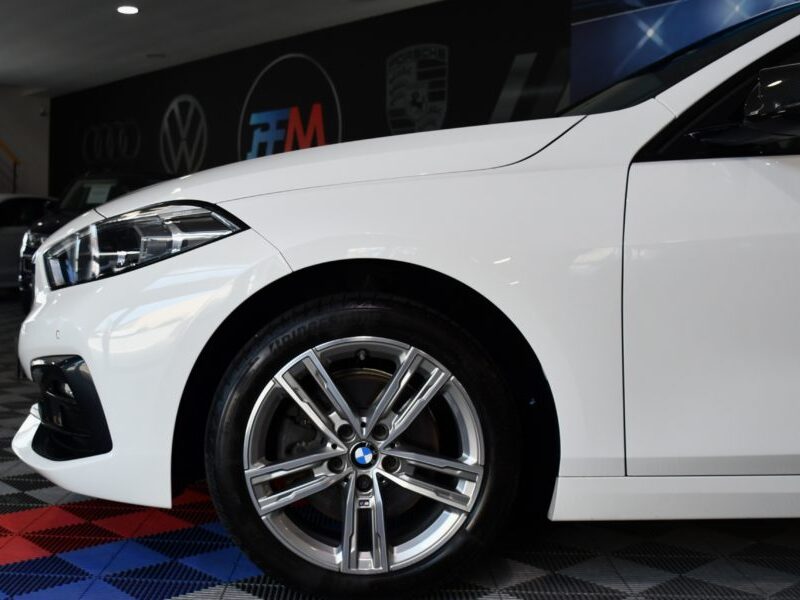 BMW 118dA SportLine 150 BVA GPS Hifi Pro TO Car Play Virtual Affichage Tête Haute Semi Cuir LED JA 17