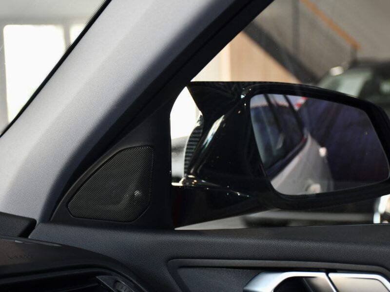 BMW 118dA SportLine 150 BVA GPS Hifi Pro TO Car Play Virtual Affichage Tête Haute Semi Cuir LED JA 17