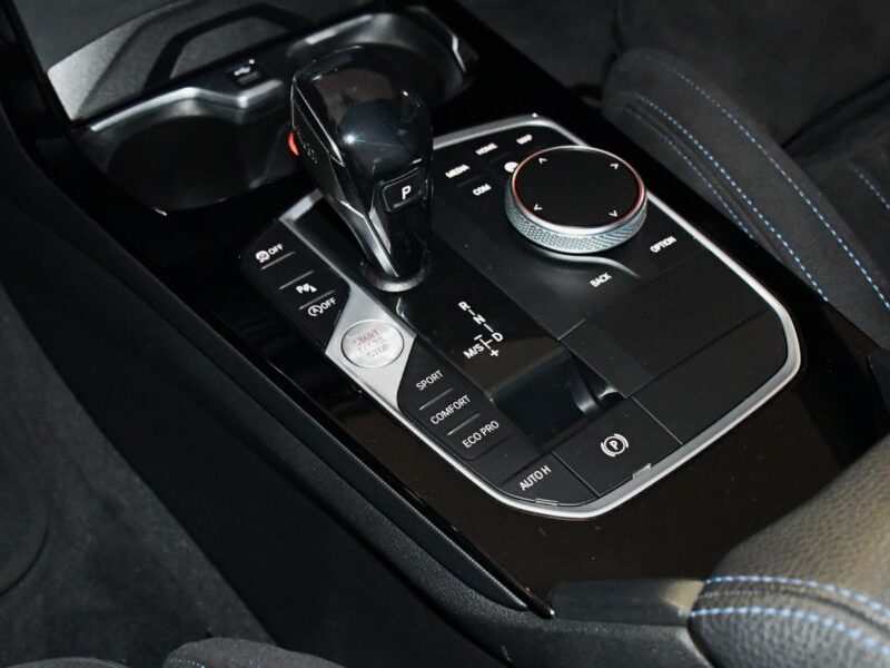 BMW 118iA M-Sport 1.5 140 BVA GPS Virtual BAQUET Car Play Caméra Alcantara Mode JA 18