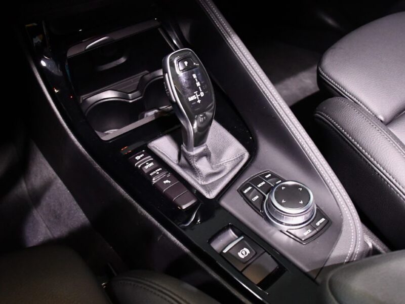 BMW X1 18i S-Drive 1.5 136 M-Sport GPS Bluetooth Cuir TO Hayon Caméra Car Play JA 19