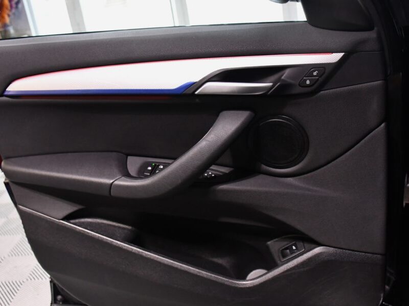 BMW X1 18i S-Drive 1.5 136 M-Sport GPS Bluetooth Cuir TO Hayon Caméra Car Play JA 19