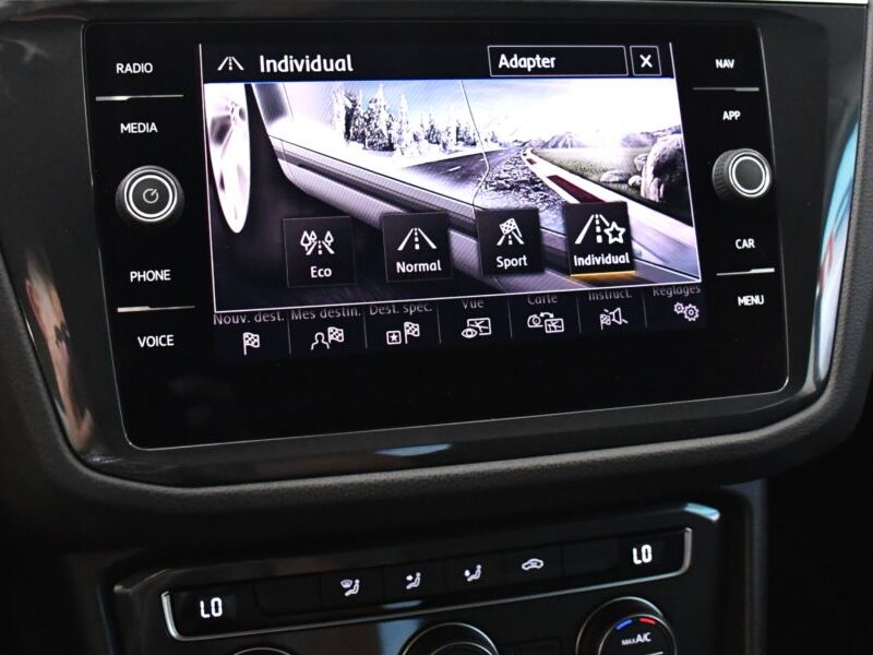 Volkswagen Tiguan R-Line Carat 2.0 TDI 190 DSG 4Motion GPS Virtual Attelage Front Lane Alcantara JA 19