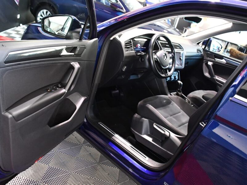 Volkswagen Tiguan R-Line Carat 2.0 TDI 190 DSG 4Motion GPS Virtual Attelage Front Lane Alcantara JA 19
