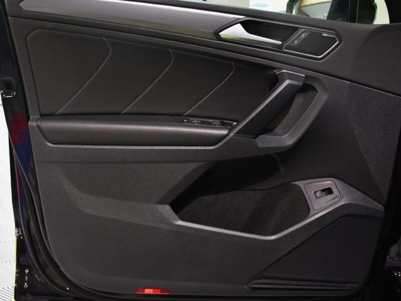 Volkswagen Tiguan R-Line 2.0 TDI 190 DSG 4Motion GPS Virtual Dynaudio ACC DCC Caméra Vebasto To Car Play JA 20 Covering Jaune Fluo