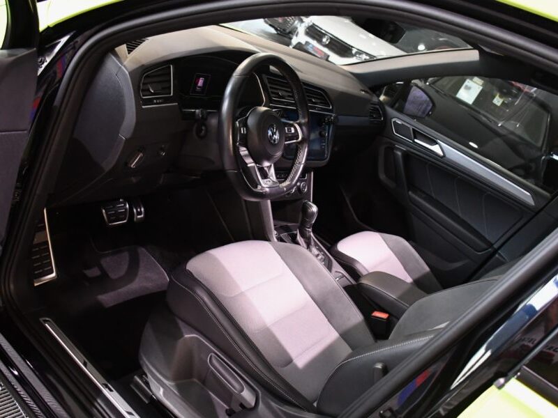 Volkswagen Tiguan R-Line 2.0 TDI 190 DSG 4Motion GPS Virtual Dynaudio ACC DCC Caméra Vebasto To Car Play JA 20 Covering Jaune Fluo