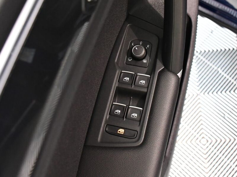 Volkswagen Tiguan R-Line Carat 2.0 TDI 190 DSG 4Motion GPS Virtual Attelage Front Lane Alcantara JA 19