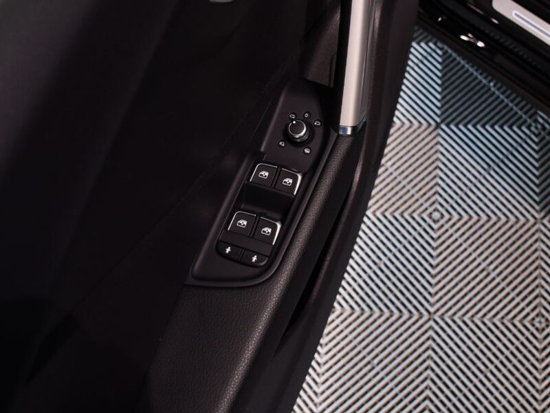 Audi Q2 S-Line Design Luxe 35 TFSI 150 S-Tronic GPS Virtual Cuir Hayon Pré Sense Induction Caméra JA 17