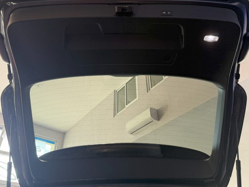 Audi A4 Avant S-Line 40 TDI 190 GPS BVA Virtual TO Caméra Attelage Cuir Alcantara pré sense regulateur Clim tri LED Hayon Car Play JA 19