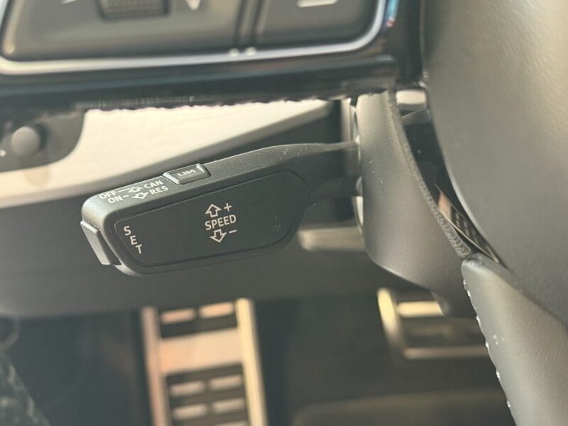 Audi A4 Avant S-Line 40 TDI 190 GPS BVA Virtual TO Caméra Attelage Cuir Alcantara pré sense regulateur Clim tri LED Hayon Car Play JA 19