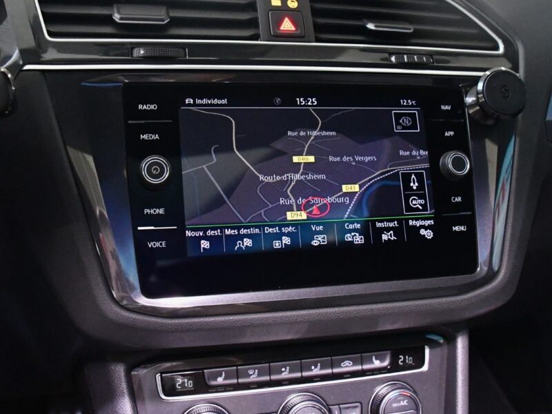 Volkswagen Tiguan R-Line 2.0 TDI 190 DSG 4Motion GPS Virtual Dynaudio ACC DCC Caméra Vebasto To Car Play JA 20 Covering Jaune Fluo