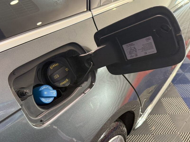 Audi A4 Avant S-Line 40 TDI 190 GPS BVA Virtual TO Caméra Attelage Cuir Alcantara pré sense regulateur Clim tri LED Hayon Car Play JA 19