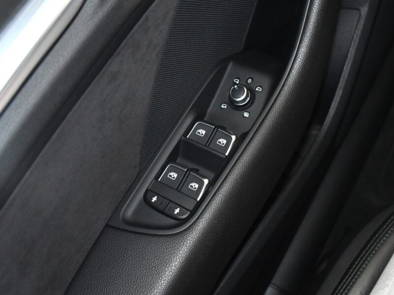 Audi A3 Sportback S-Line Ambition Luxe 35 TDI 150 S-Tronic GPS Virtual Attelage Car Play Pré Sense ACC Induction JA 18