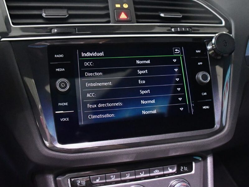 Volkswagen Tiguan R-Line 2.0 TDI 190 DSG 4Motion GPS Virtual Dynaudio ACC DCC Caméra Vebasto To Car Play JA 20 Covering Jaune Fluo