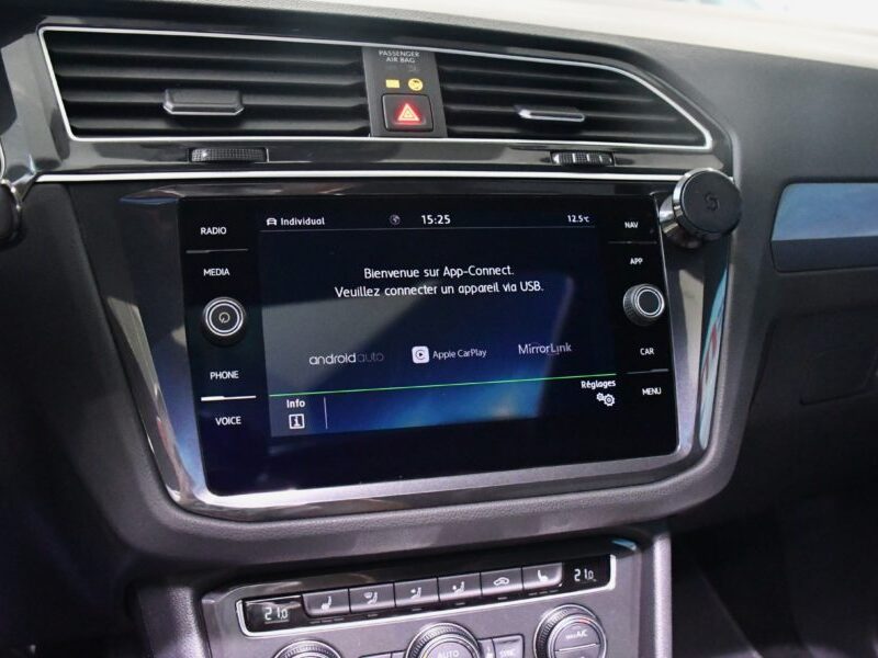 Volkswagen Tiguan R-Line 2.0 TDI 190 DSG 4Motion GPS Virtual Dynaudio ACC DCC Caméra Vebasto To Car Play JA 20 Covering Jaune Fluo