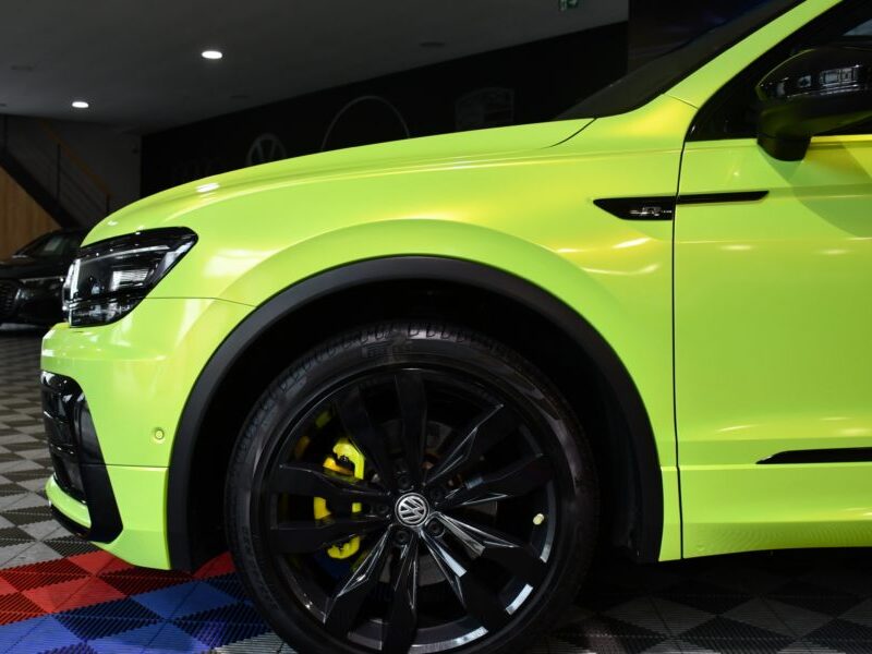 Volkswagen Tiguan R-Line 2.0 TDI 190 DSG 4Motion GPS Virtual Dynaudio ACC DCC Caméra Vebasto To Car Play JA 20 Covering Jaune Fluo