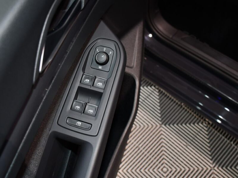 Volkswagen Golf 8 Style 1.5 TSI 150 BVM6 GPS Virtual ACC Alcantara Ergo Lane Front Attelage JA 17