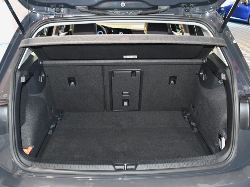 Volkswagen Golf 8 Style 1.5 TSI 150 BVM6 GPS Virtual ACC Alcantara Ergo Lane Front Attelage JA 17