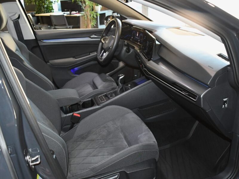 Volkswagen Golf 8 Style 1.5 TSI 150 BVM6 GPS Virtual ACC Alcantara Ergo Lane Front Attelage JA 17