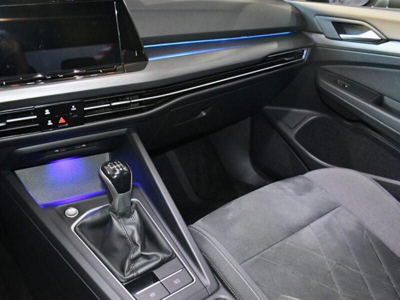 Volkswagen Golf 8 Style 1.5 TSI 150 BVM6 GPS Virtual ACC Alcantara Ergo Lane Front Attelage JA 17