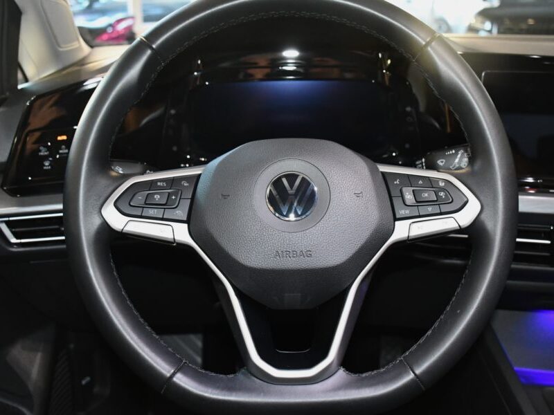 Volkswagen Golf 8 Style 1.5 TSI 150 BVM6 GPS Virtual ACC Alcantara Ergo Lane Front Attelage JA 17