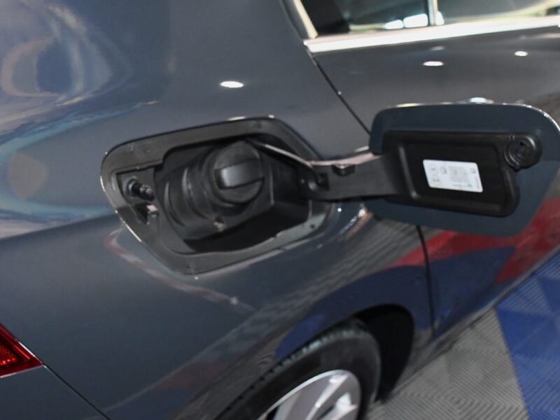 Volkswagen Golf 8 Style 1.5 TSI 150 BVM6 GPS Virtual ACC Alcantara Ergo Lane Front Attelage JA 17