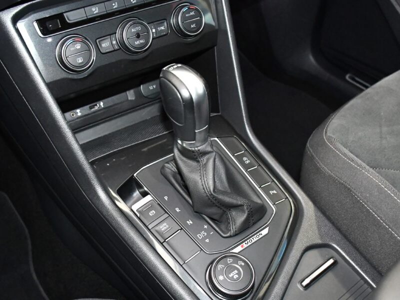 Volkswagen Tiguan R-Line Carat 2.0 TDI 190 DSG 4Motion GPS Virtual Attelage Front Lane Alcantara JA 19