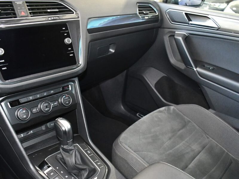 Volkswagen Tiguan R-Line Carat 2.0 TDI 190 DSG 4Motion GPS Virtual Attelage Front Lane Alcantara JA 19