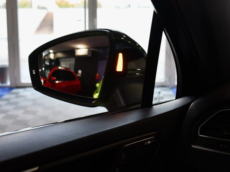 Volkswagen Tiguan R-Line 2.0 TDI 190 DSG 4Motion GPS Virtual Dynaudio ACC DCC Caméra Vebasto To Car Play JA 20 Covering Jaune Fluo