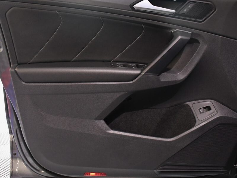 Volkswagen Tiguan R-Line 2.0 TDI 190 DSG 4Motion GPS Pro Caméra 360 Attelage Hayon Vebasto Front Mode JA 19